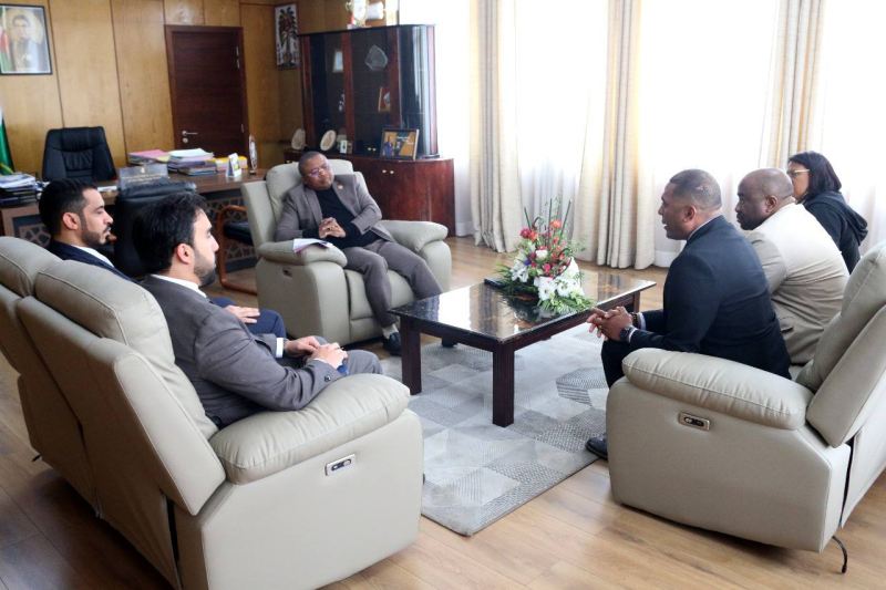 Nandray ny delegasiona avy amin’ny ADFD na Abou Dhabi Funds for Development ny Minisitry ny Asa Vaventy RAFIDISON Richard Théodore sy ireo mpiara-miasa aminy akaiky androany.